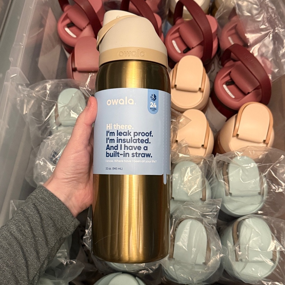 ✨ Owala Water Bottle FreeSip 32oz “Absolute Sleigh” Gold NWT - Picture 2 of 14